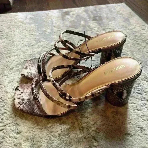 Express Strappy Sandal Size 9 NWT - Picture 3 of 3